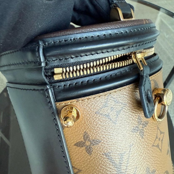 Image 1 of LOUISE VUITTON CANNES MONOGRAM REVERSE HANDTAS