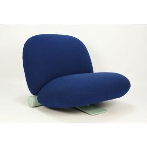 Image 1 of Vintage 200 Lounge Chair for Artifort in blue fabric and wood 1980