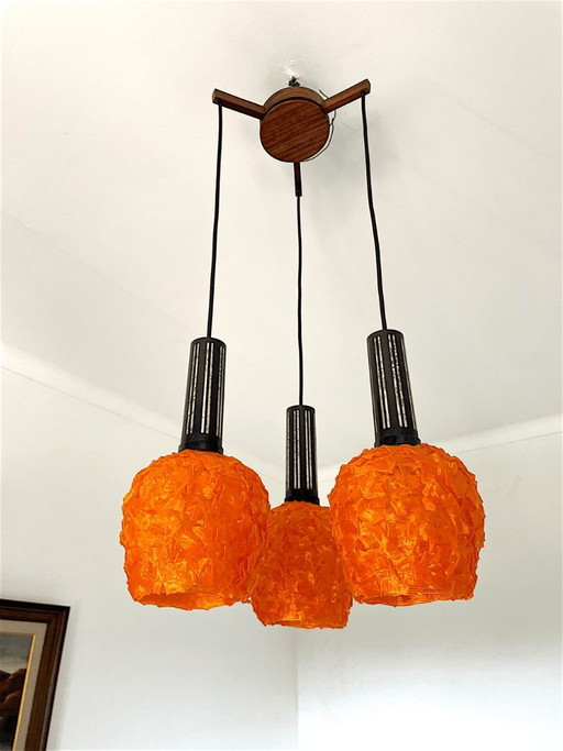 Space Age Orange Lucite Spaghetti 3-Light Cascading Hanging Light Chandelier, 1970s – kroonluchters, Wood (photo 2 of 11)