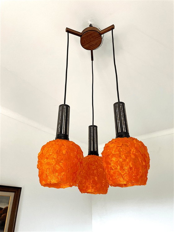 Space Age Orange Lucite Spaghetti 3-Light Cascading Hanging Light Chandelier, 1970s – Wood (photo 2 of 11)