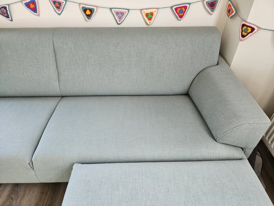 Image 1 of Divano a 4 posti Rolf Benz da 245 cm con pouf, colore verde menta.