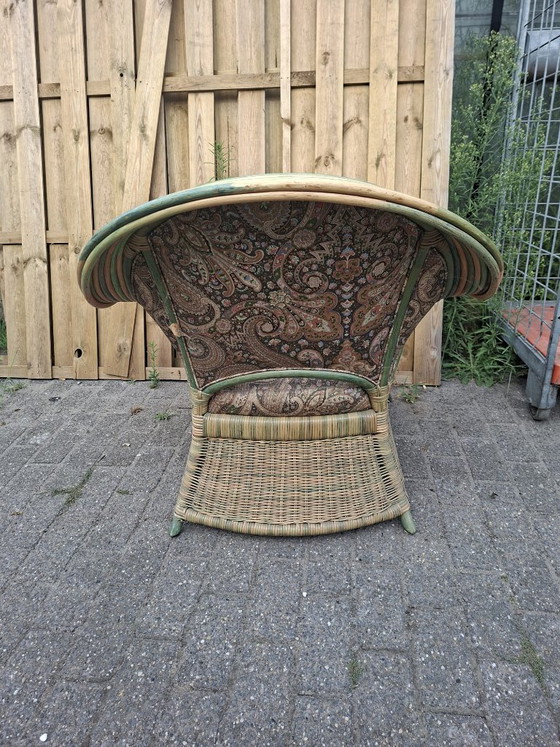 Vintage Rotan Fauteuil Is Een Karakteristiek Meubelstuk Met Een Uitgesproken Bohemian En Maximalistische (photo 8 of 11)