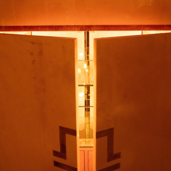 Giorgio Tura & Nucci Valsecchi Mod. 2047 Mueble Bar de Pergamino de Piel de Cabra para Tura – Leather, Glass (photo 17 of 21)