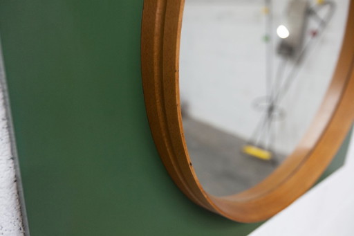 Ungewöhnlicher runder Wandspiegel, 60 cm, Teakholzkante auf grünem rechteckigem Brett, 1960er Jahre