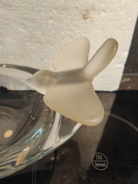 Image 1 of Coupe Ovale Cristal de Sèvres France avec 2 oiseaux, signée