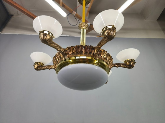 Image 1 of Lámpara de araña Art Déco de latón con pantallas de cristal, Checoslovaquia, década de 1930.