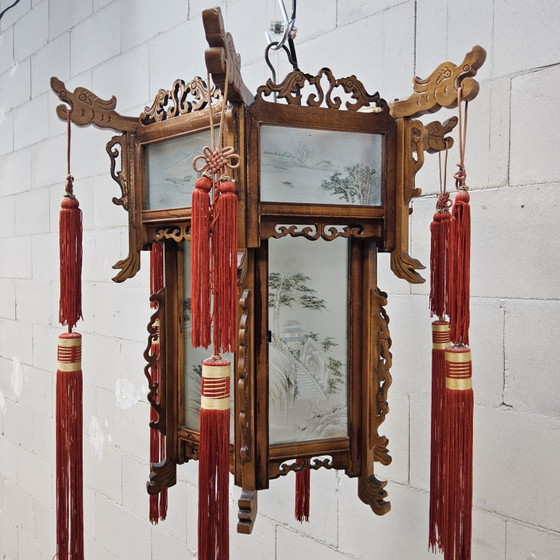 Image 1 of Lanterne/suspension chinoise vintage en bois avec panneaux de verre et scènes traditionnelles