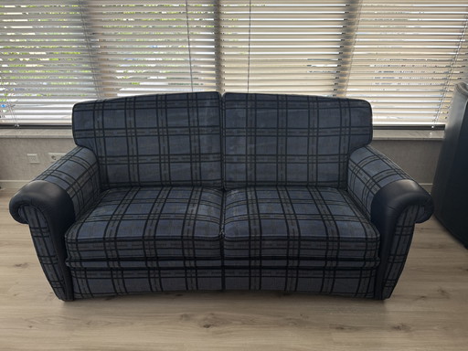 Bequemes 2-Sitzer-Sofa