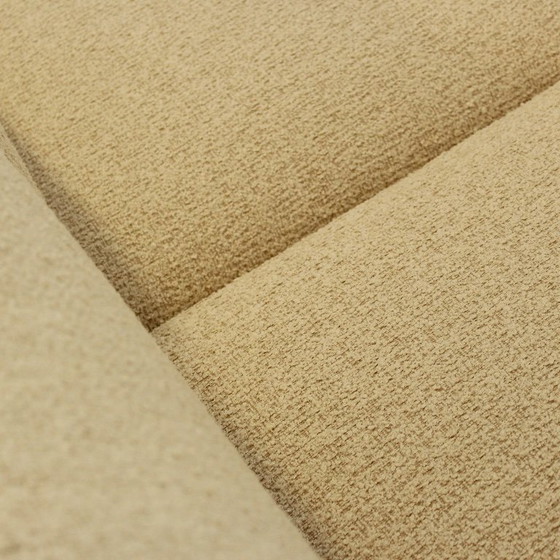 Image 1 of Sofá de tres plazas "Bastiano" restaurado en bouclé blanco roto y nogal, de Afra y Tobia Scarpa para Gavina, 1966