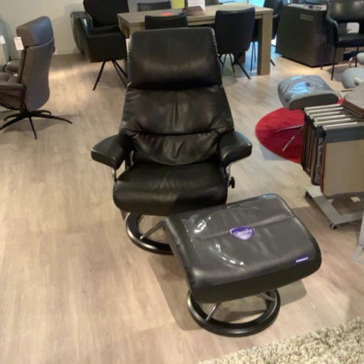 Sillón reclinable Stressless View con otomana
