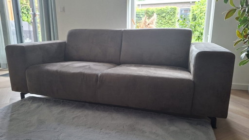 Schönes 2,5-Sitzer-Sofa