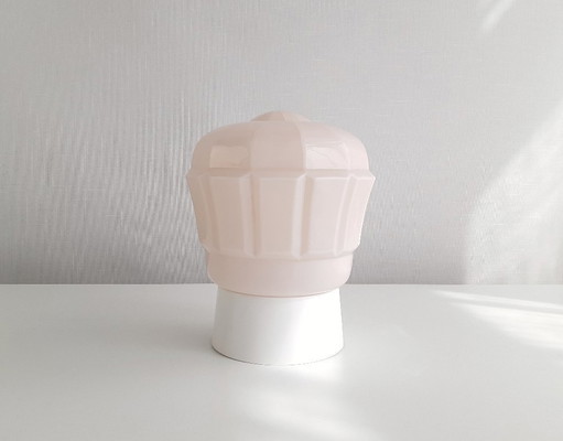 1 van 3 oud roze glazen plafondlampen van Thabur in Den Haag, medium variant, art deco lamp glazen bol; NOG 3 BESCHIKBAAR