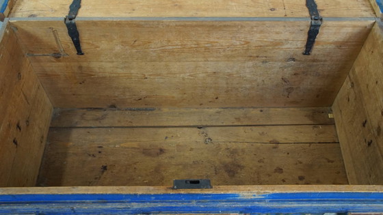 Image 1 of Le coffre de mariée/table basse antique peint à la main du 19e siècle