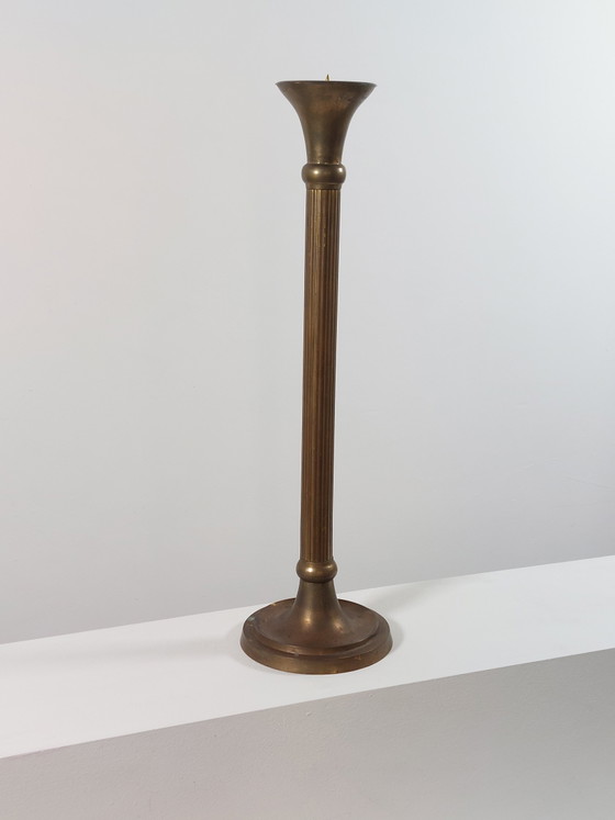 Image 1 of Schön patinierter Säulendekor Kerzenständer aus Messing 1930er Jahre