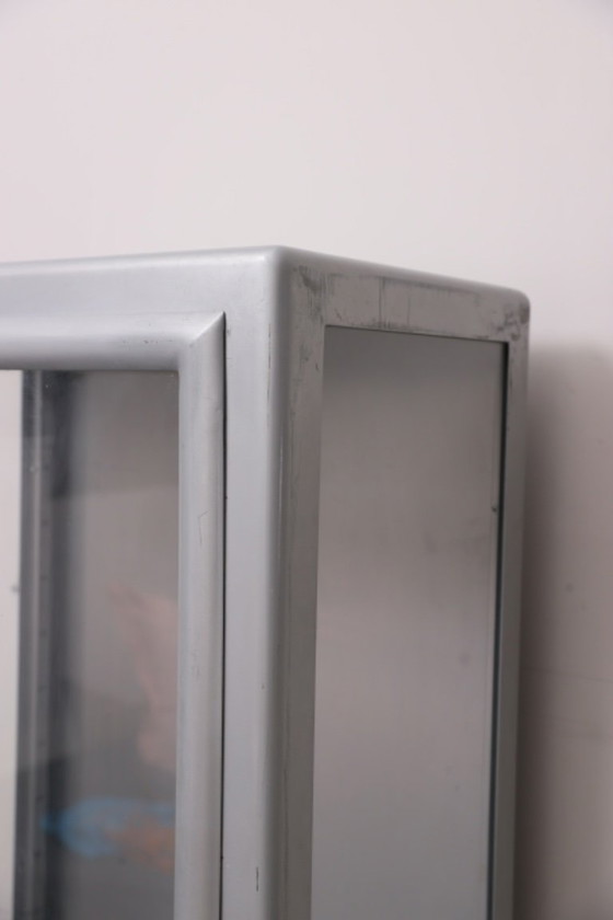 Image 1 of Vitrinekast