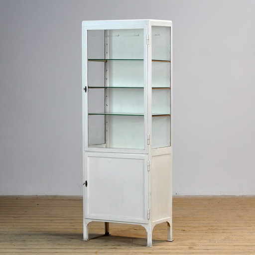 Cabinet médical en fer, 1950