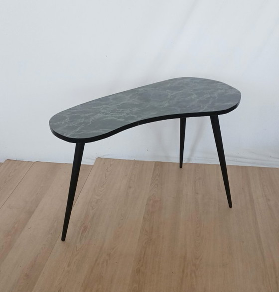 Image 1 of Vijftiger jaren niervormige tafel