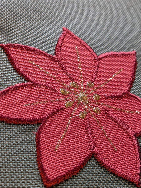 Image 1 of Quadratische Vintage Weihnachts-Tischdecke – Grün mit roten Weihnachtsblüten, ca. 87x87 cm