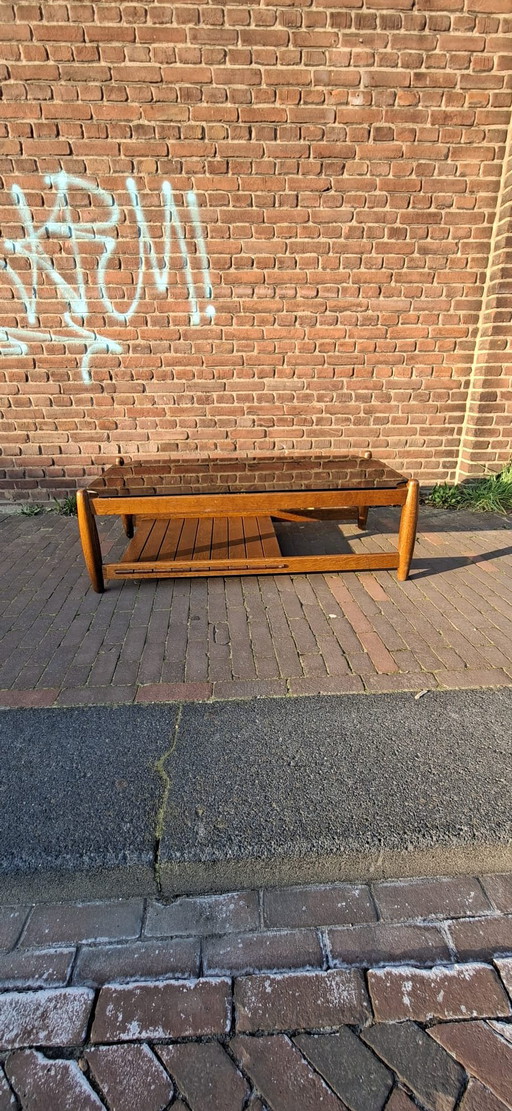 Table basse brutaliste du milieu du siècle