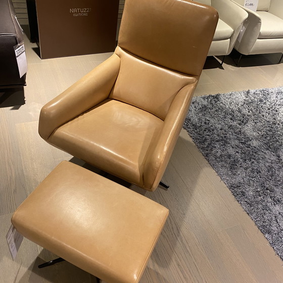 Image 1 of Poltrona con pouf Machalke McLean 1692