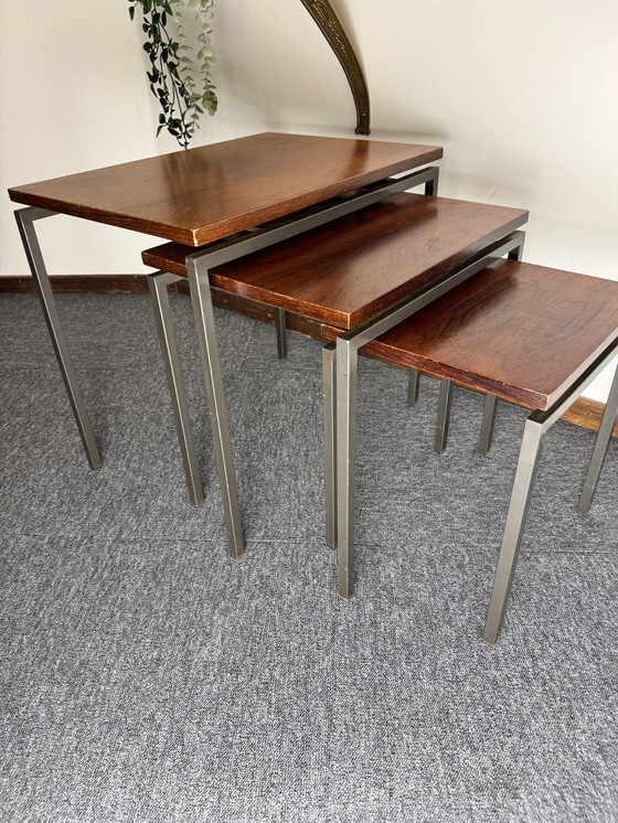 Image 1 of Set van 3 vintage bijzettafels – metaal & hout – mid-century stijl