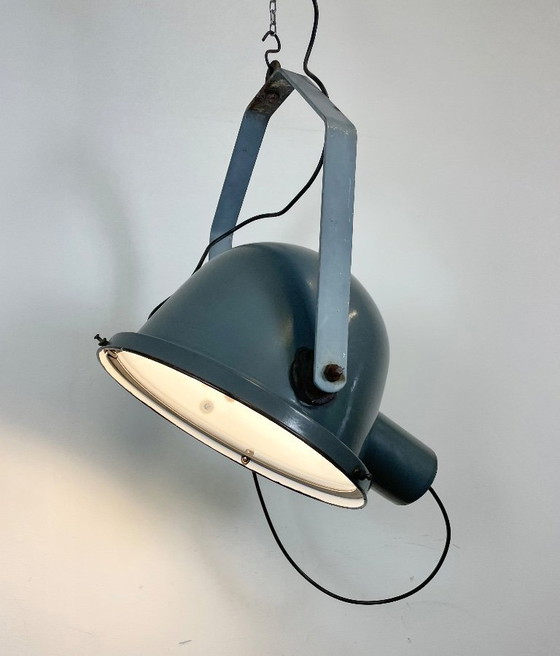 Image 1 of Projecteur industriel en émail gris avec couvercle en verre, années 1950