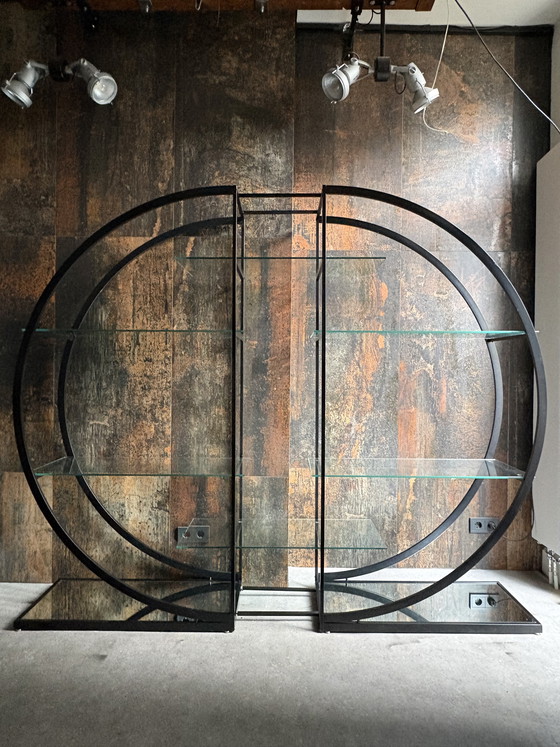 Image 1 of Runder Raumteiler/Vitrinenschrank