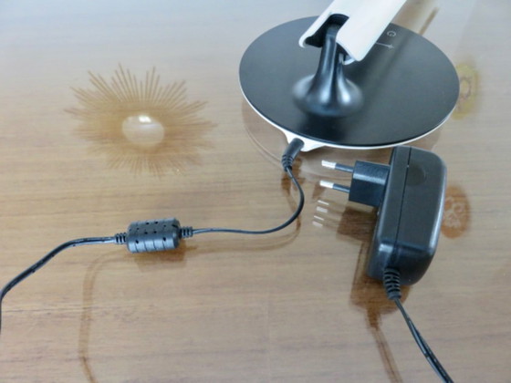 Image 1 of Lampe de bureau design en polycarbonate blanc et noir