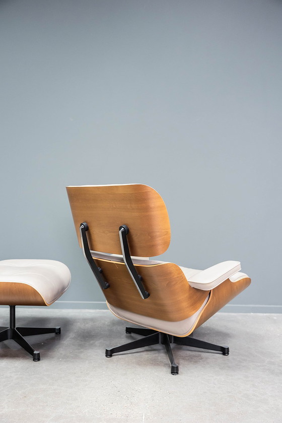 Image 1 of Sillón Eames + otomana
