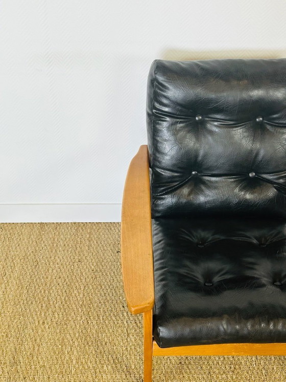 Image 1 of Vintage Scandinavische fauteuil van zwart leer en hout, 1960