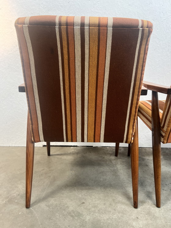 Image 1 of Deux fauteuils vintage en bois avec tissu rayé, 1970