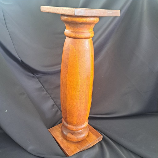 Socle en bois massif - vraisemblablement en noyer - hauteur 70,5 cm