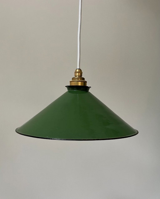 Ensemble de deux lampes d'usine vertes, industrielles et vintage, avec un nouveau câblage