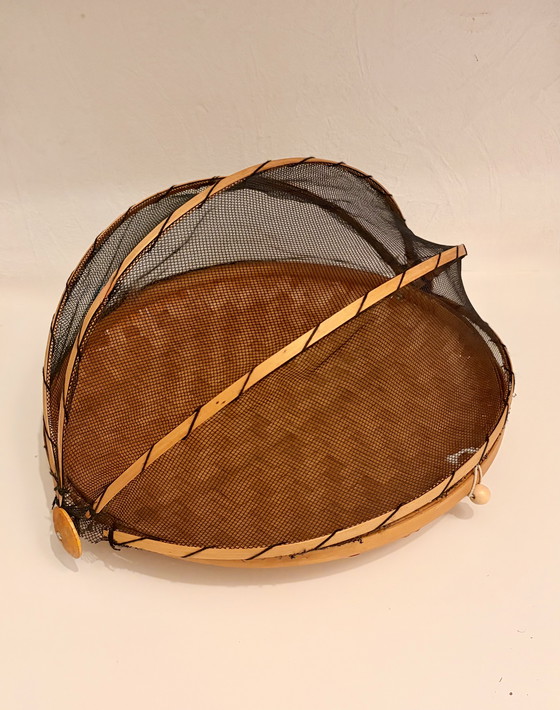Image 1 of Copertura per alimenti in vimini con zanzariera – stile vintage