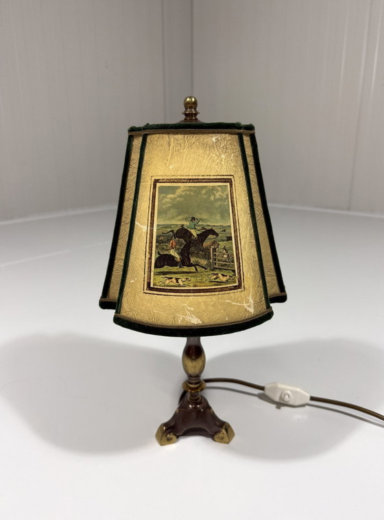 Lámpara de mesa de latón con pantalla con escena de caza, década de 1950. – Lámparas de mesa, Brass (photo 10 of 17)