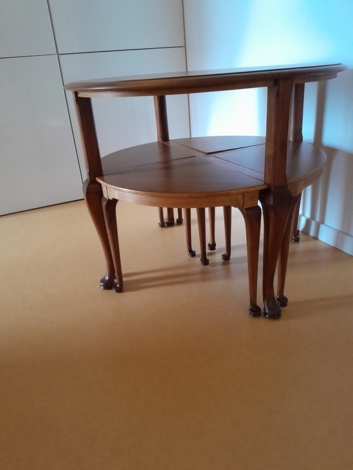 Nest coffee table