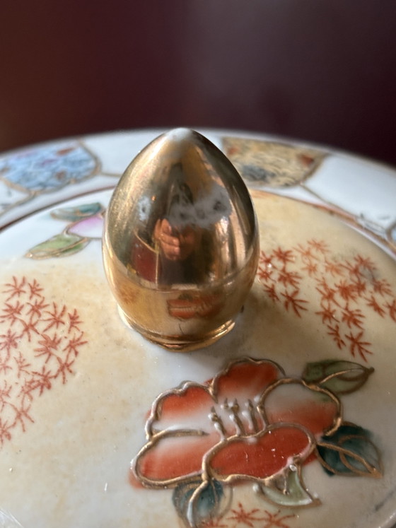 Beautiful Chinese Porcelain Vase With Lid (photo 5 of 12)