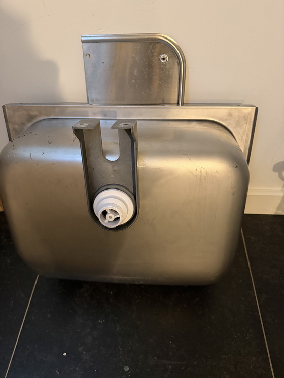 Image 1 of Sink mounted and immediately dismantled