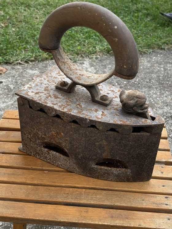 Antikes Kohlebügeleisen mit Holzgriff, 1890 – Dekorative Objekte, Vintage (photo 6 of 6)