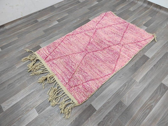 Alfombra bereber rosa de 1,6/2,5 m – Ahrend, Wool (photo 4 of 8)