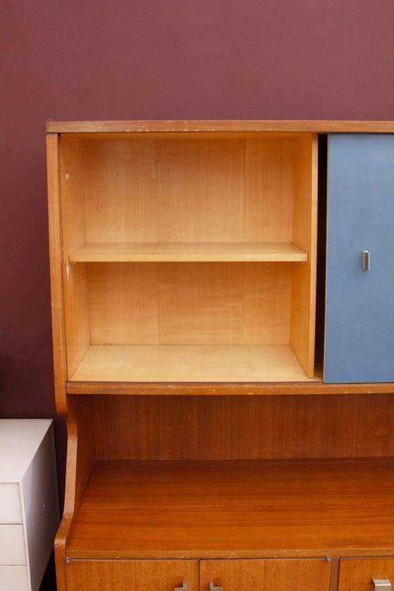 Image 1 of Jaren 50 buffetkast met blauwe en glazen schuifdeur