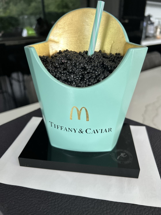 Uniek Kunstwerk XTC Artist McDonald's Caviar – Beeldhouwkunst, Plexiglass, Gold (photo 6 of 7)