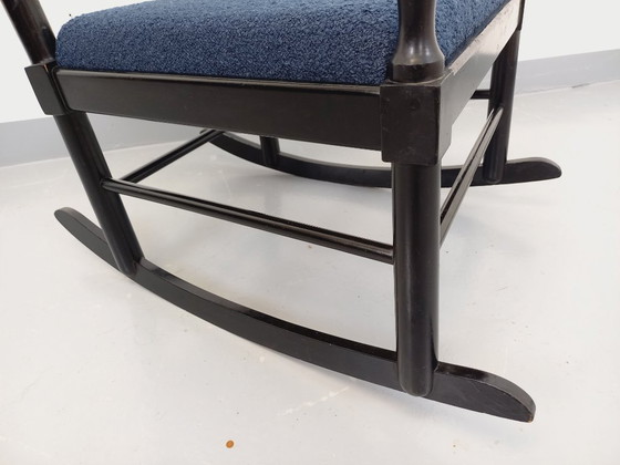 Image 1 of Fauteuil rocking-chair suédois de Karl Axel Adolfsson pour Gemla vintage en bois noir et tissu bouclette des années 50 60