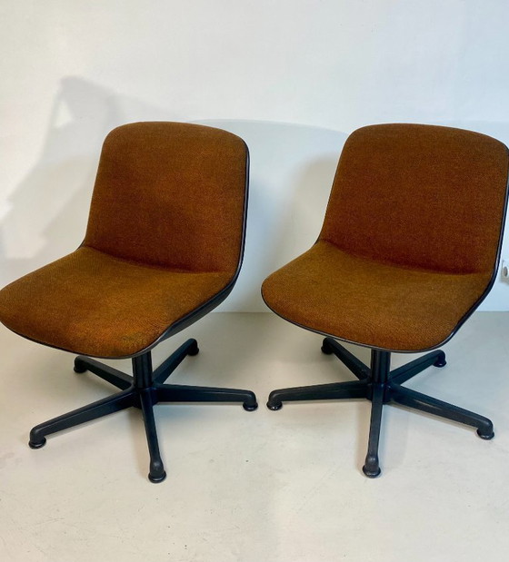 Image 1 of  Coppia di poltrone di Charles Pollock, 1970.