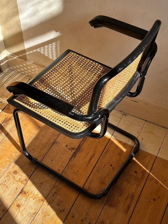 Cesca B64 stoel (Marcel Breuer) met armleuningen + tafeltje, Fauteuils, Hout, Rotan, Zwart (foto 4 van 5)