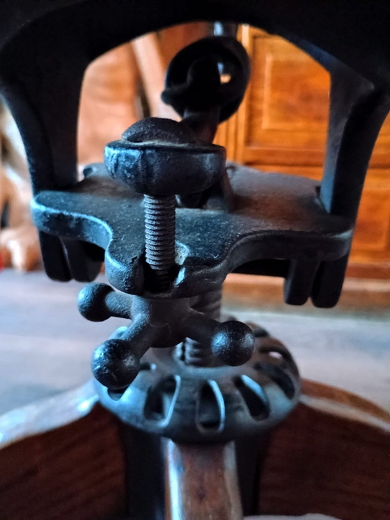 Antique Milwaukee Chair Co. swivel desk chair – ca. 1910-1920 – Milwaukee chair.co, Office chairs, Wood (photo 4 of 5)