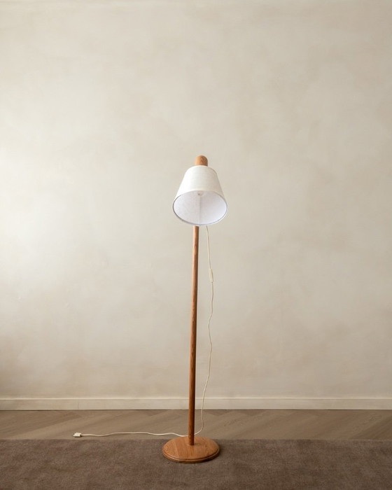 Vintage Deense grenenhouten verstelbare vloerlamp van +LYS Denemarken, jaren 60, Scandinavische moderne (photo 5 of 16)