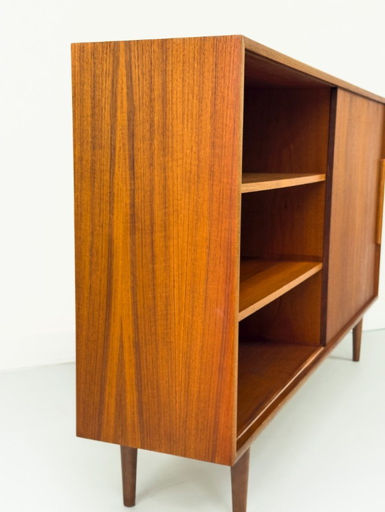 Image 1 of Tablero alto de teca con puerta corredera, años 60