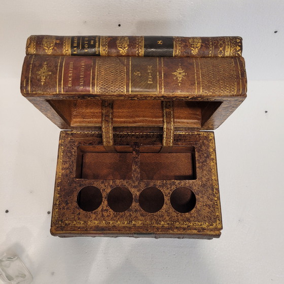 Image 1 of Decanter segreto, vetro tagliato, pelle goffrata, legno, FFS XIX - Francia