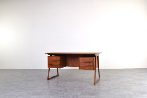 Dänischer Mid-Century-Chefschreibtisch aus Teakholz von Svend Åge Madsen für H.P. Hansen, 1960er Jahre
